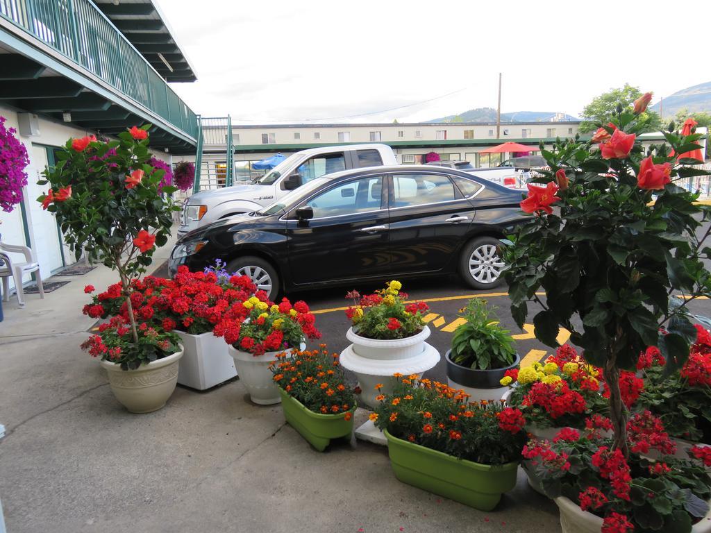 Flamingo Motel Penticton Exterior photo