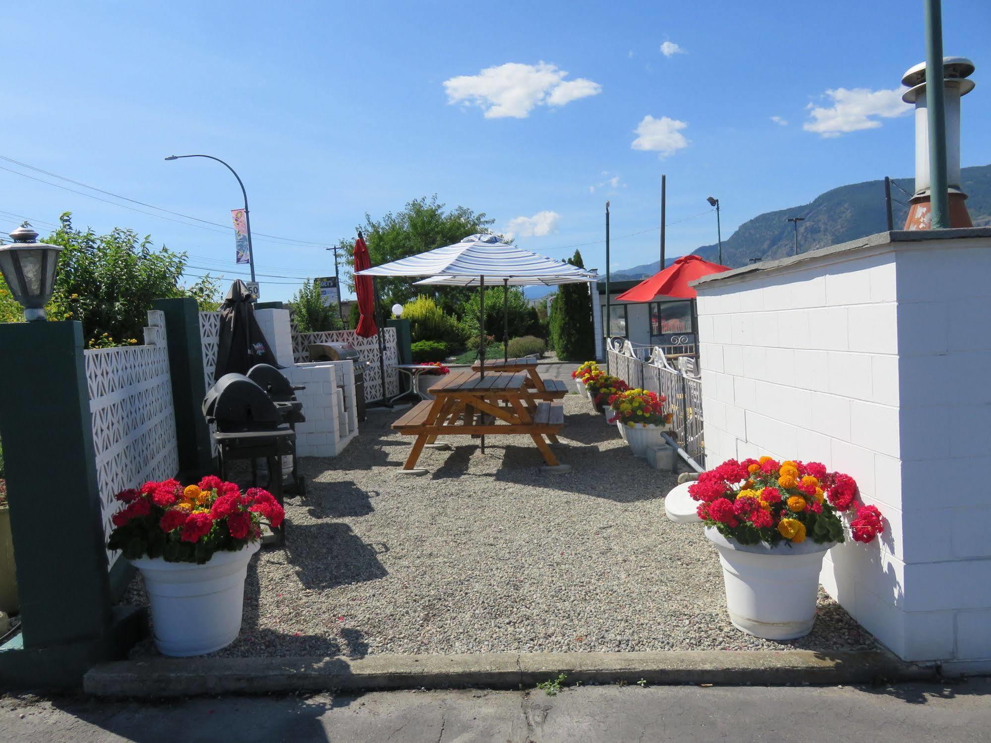 Flamingo Motel Penticton Exterior photo