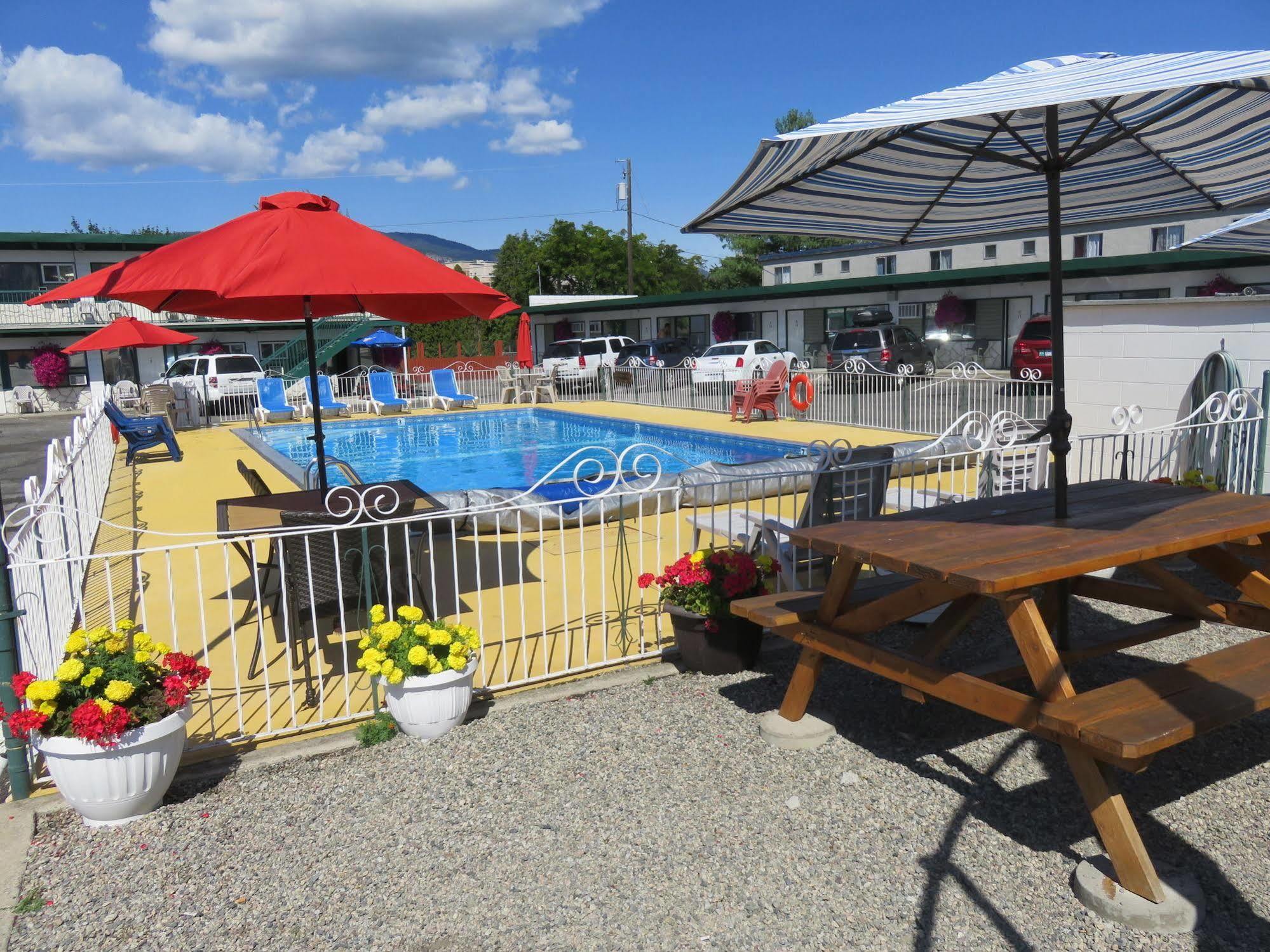 Flamingo Motel Penticton Exterior photo