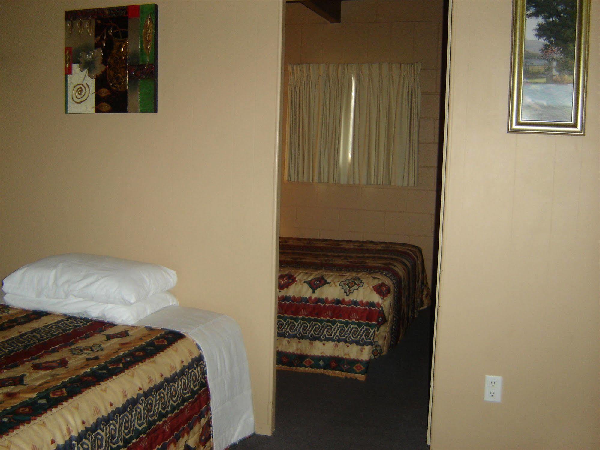 Flamingo Motel Penticton Exterior photo